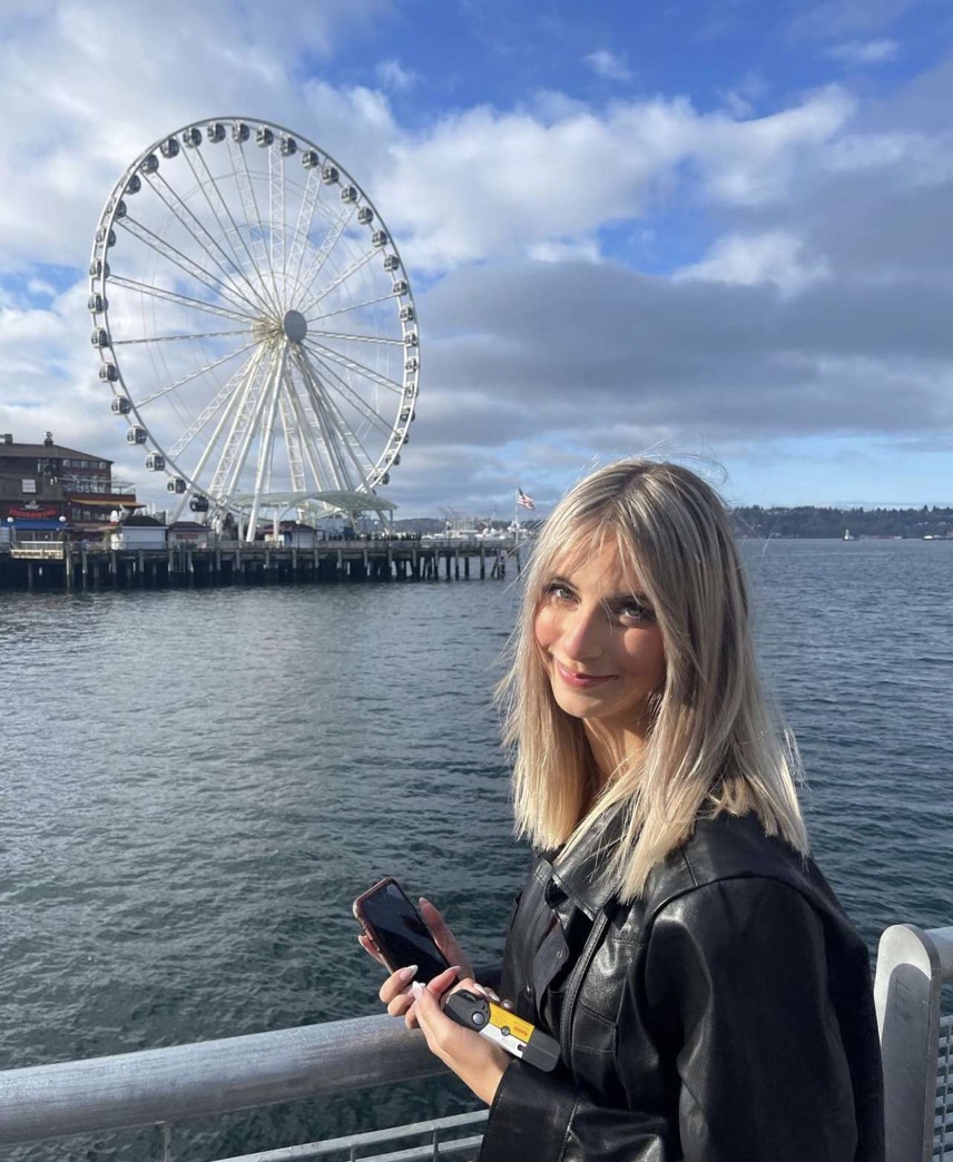 Juliet standing in front of a ferris wheel.