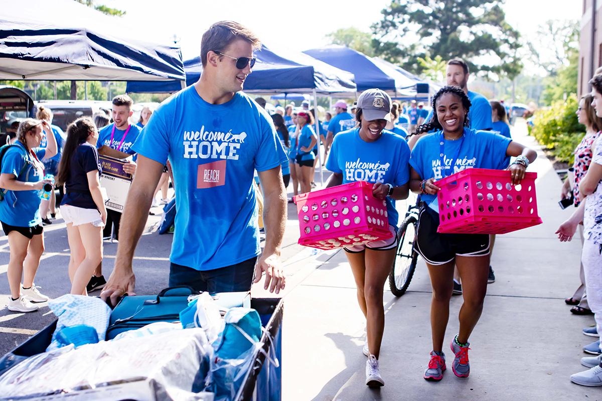 volunteers carry boxes during UAFS move in